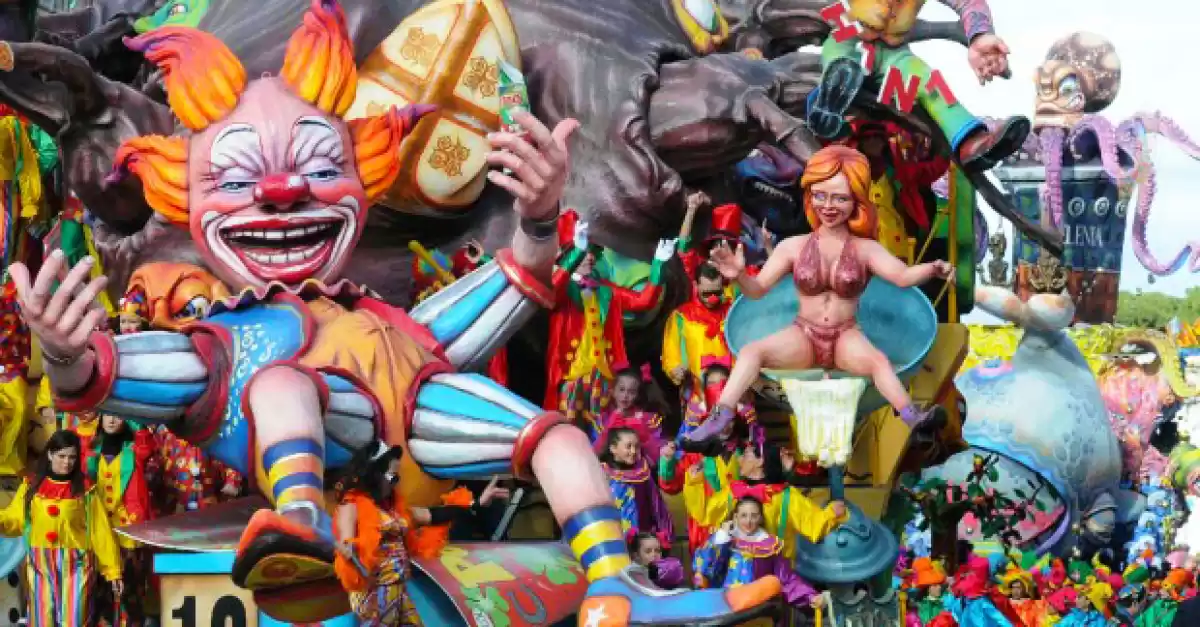 Carnevale di Putignano 2014 - Carri, sfilate e divertimento